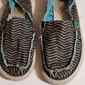 Cream black & blue sanuks